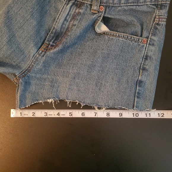 Levi's 550 Relaxed Shorts - Picture 8 of 9